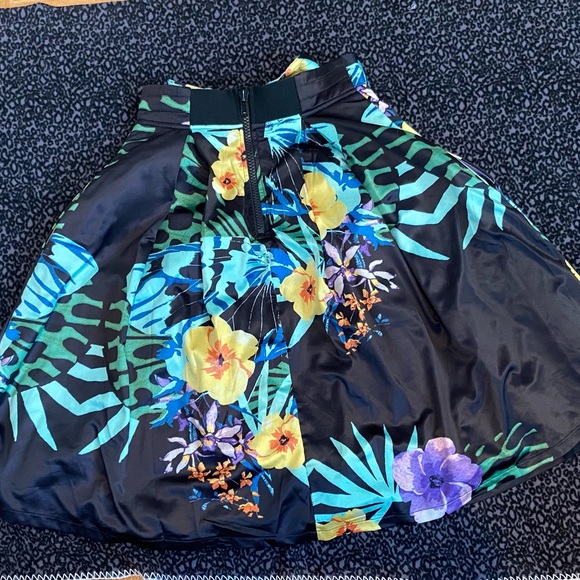 TOV Belted skirt - Picture 5 of 9